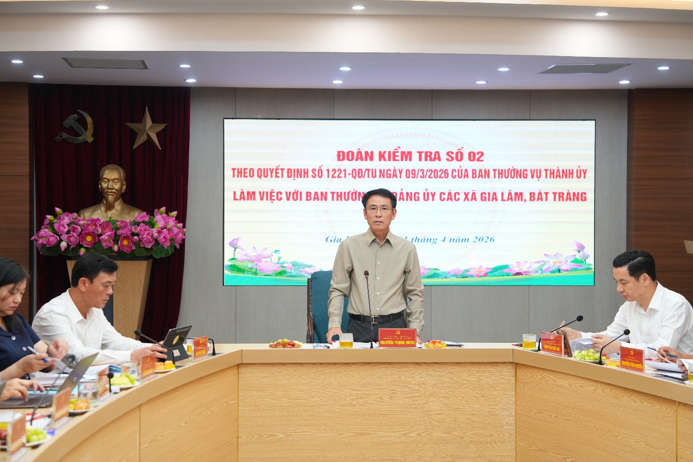 Đoàn kiểm tra số 2 của Ban Thường vụ Thành ủy làm việc với Ban Thường vụ Đảng ủy xã Gia Lâm và xã Bát Tràng- Ảnh 6.