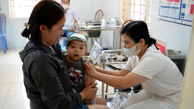 Trạm Y tế xã Hoài Đức triển khai đợt tiêm chủng mở rộng cho trẻ em trên toàn địa bàn- Ảnh 5.