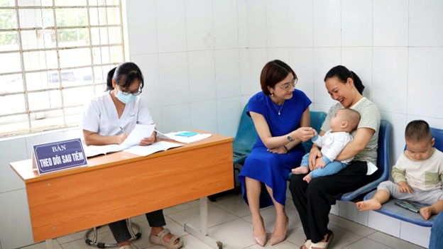 Trạm Y tế xã Hoài Đức triển khai đợt tiêm chủng mở rộng cho trẻ em trên toàn địa bàn- Ảnh 8.