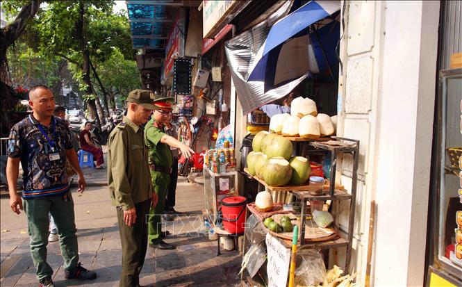Hà Nội: Phường Hoàn Kiếm quyết tâm lập lại trật tự vỉa hè, xây dựng đô thị văn minh- Ảnh 6.