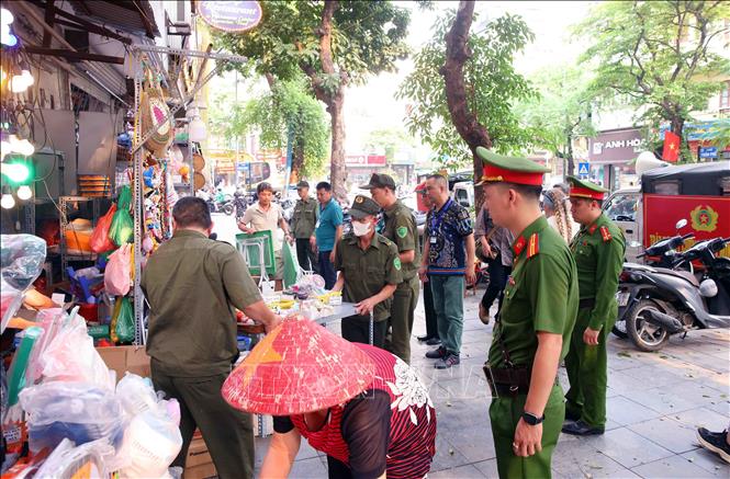 Hà Nội: Phường Hoàn Kiếm quyết tâm lập lại trật tự vỉa hè, xây dựng đô thị văn minh- Ảnh 8.