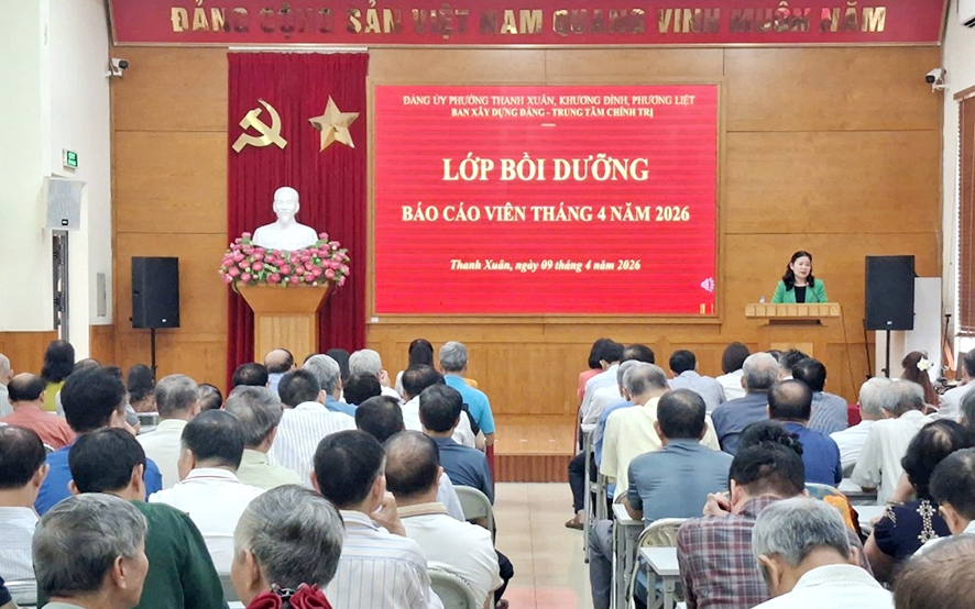 Đồng chí Trần Thị Thu Hà - Phó Bí thư Thường trực Đảng ủy phường Thanh Xuân định hướng công tác thông tin, tuyên truyền tại lớp Bồi dưỡng