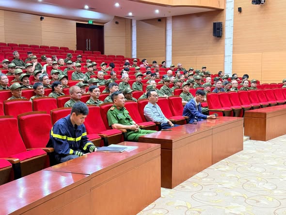 Phường Đống Đa tổ chức huấn luyện nghiệp vụ phòng cháy, chữa cháy và cứu nạn, cứu hộ cho lực lượng tham gia bảo vệ ANTT ở cơ sở- Ảnh 8.