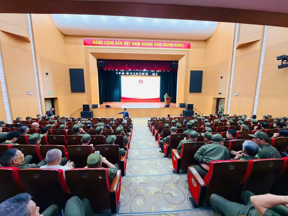 Phường Đống Đa tổ chức huấn luyện nghiệp vụ phòng cháy, chữa cháy và cứu nạn, cứu hộ cho lực lượng tham gia bảo vệ ANTT ở cơ sở- Ảnh 7.