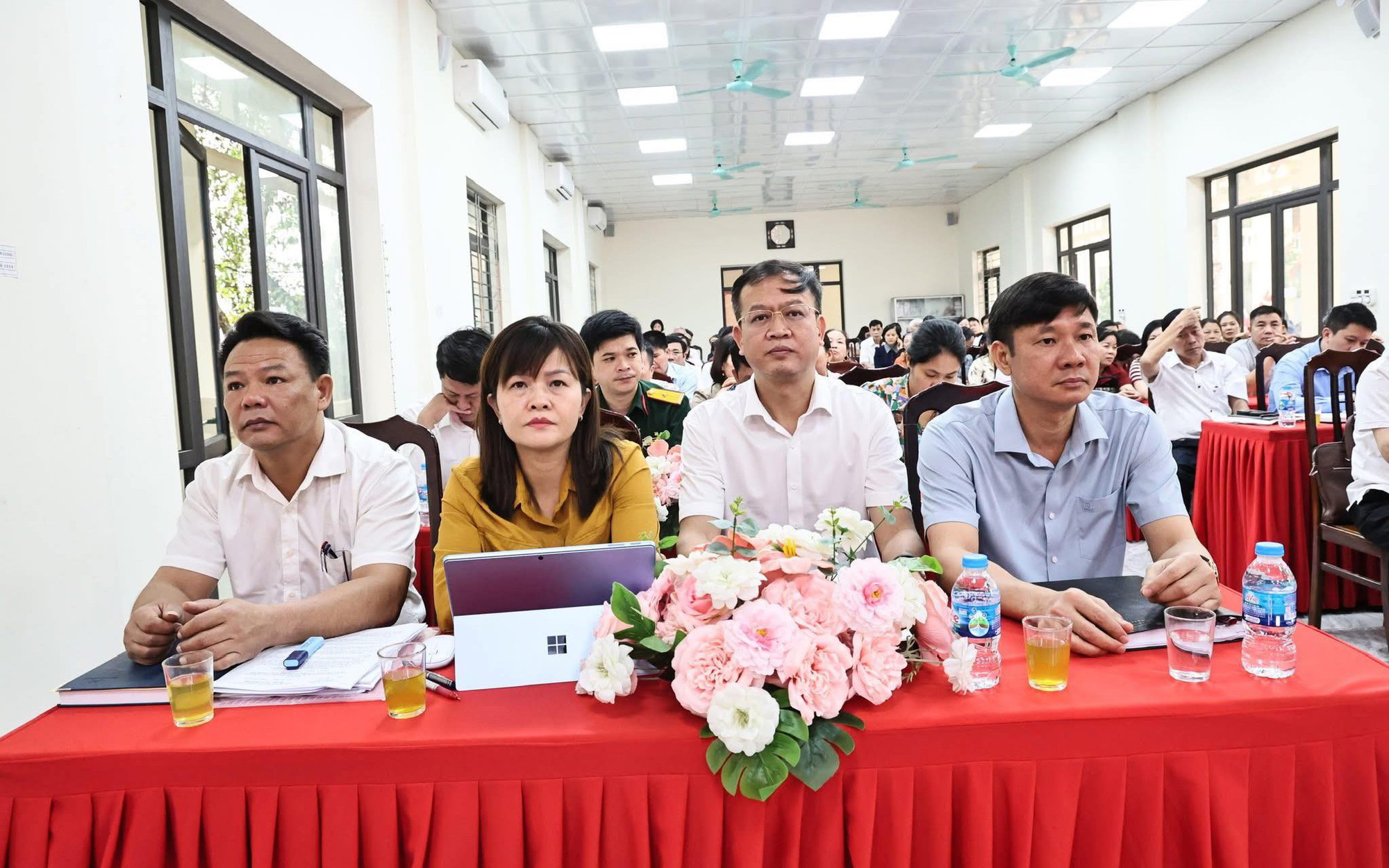 Hòa Xá: Thông tin nhanh kết quả Hội nghị Trung ương 2 khóa XIV; Triển khai Cuộc thi chính luận về bảo vệ nền tảng tư tưởng của Đảng lần thứ sáu; Cuộc thi báo cáo viên, tuyên truyền viên giỏi năm 2026.