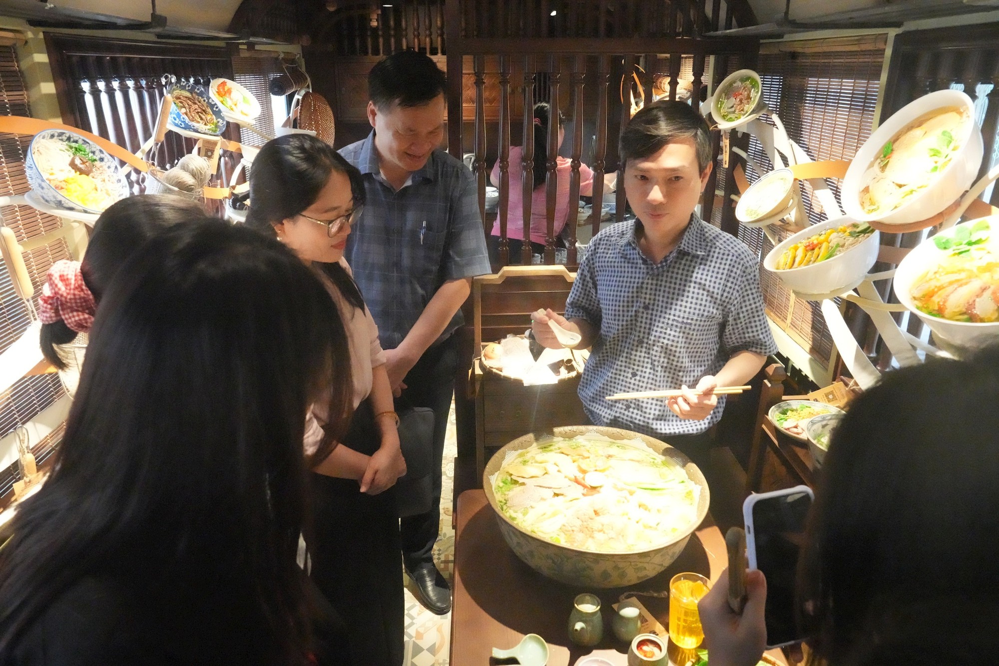 Một ngày làm “người xưa”: hành trình trải nghiệm văn hóa giữa lòng Ba Đình- Ảnh 1.