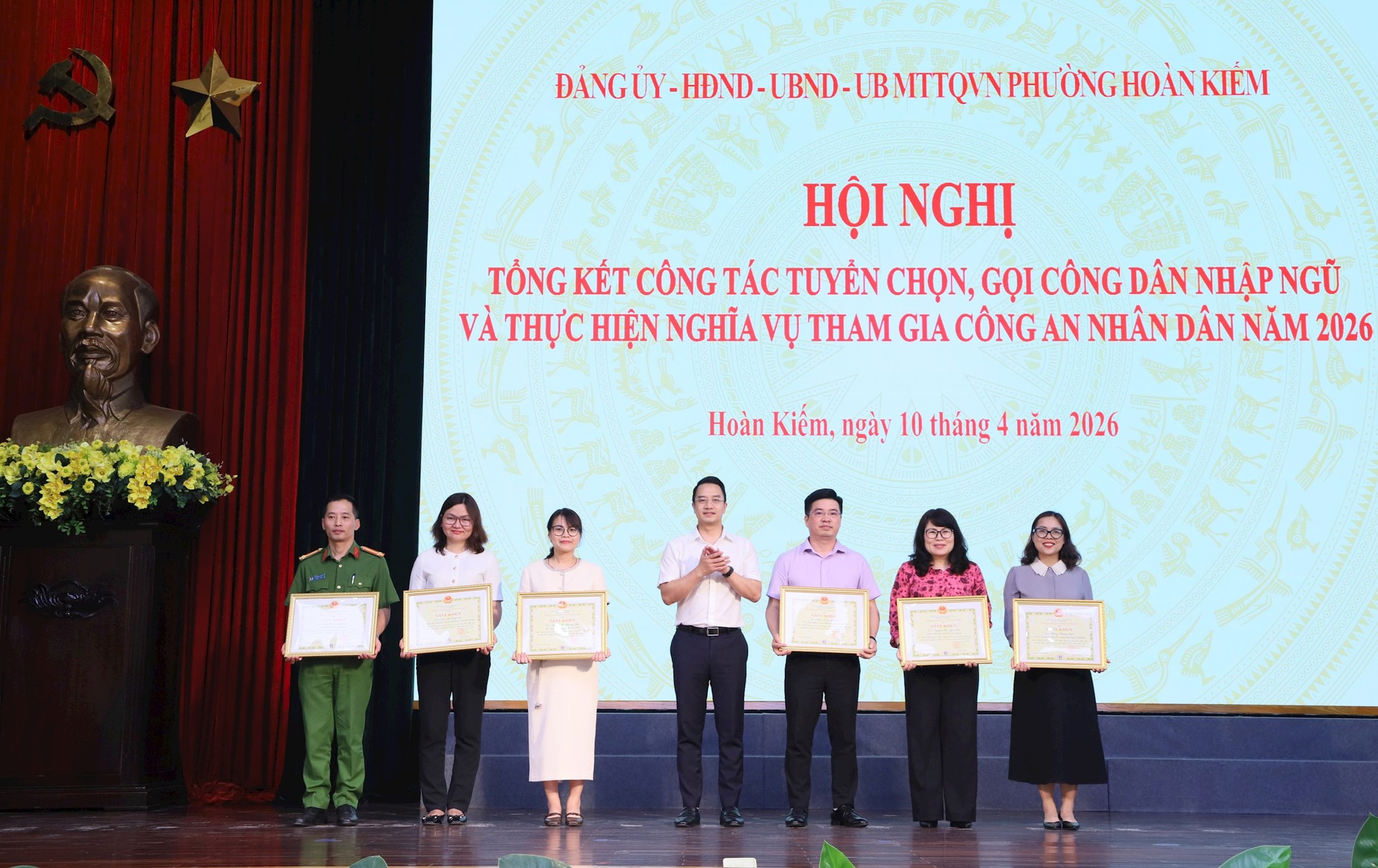 Phường Hoàn Kiếm thực hiện tốt công tác tuyển chọn gọi công dân nhập ngũ- Ảnh 1.