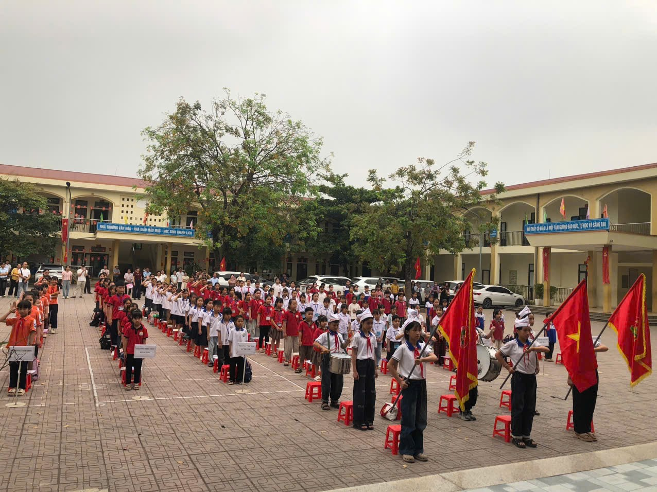 Xã Hồng Sơn khai mạc Hội thi giao lưu viết chữ đẹp cấp Tiểu học năm học 2025 - 2026- Ảnh 1.