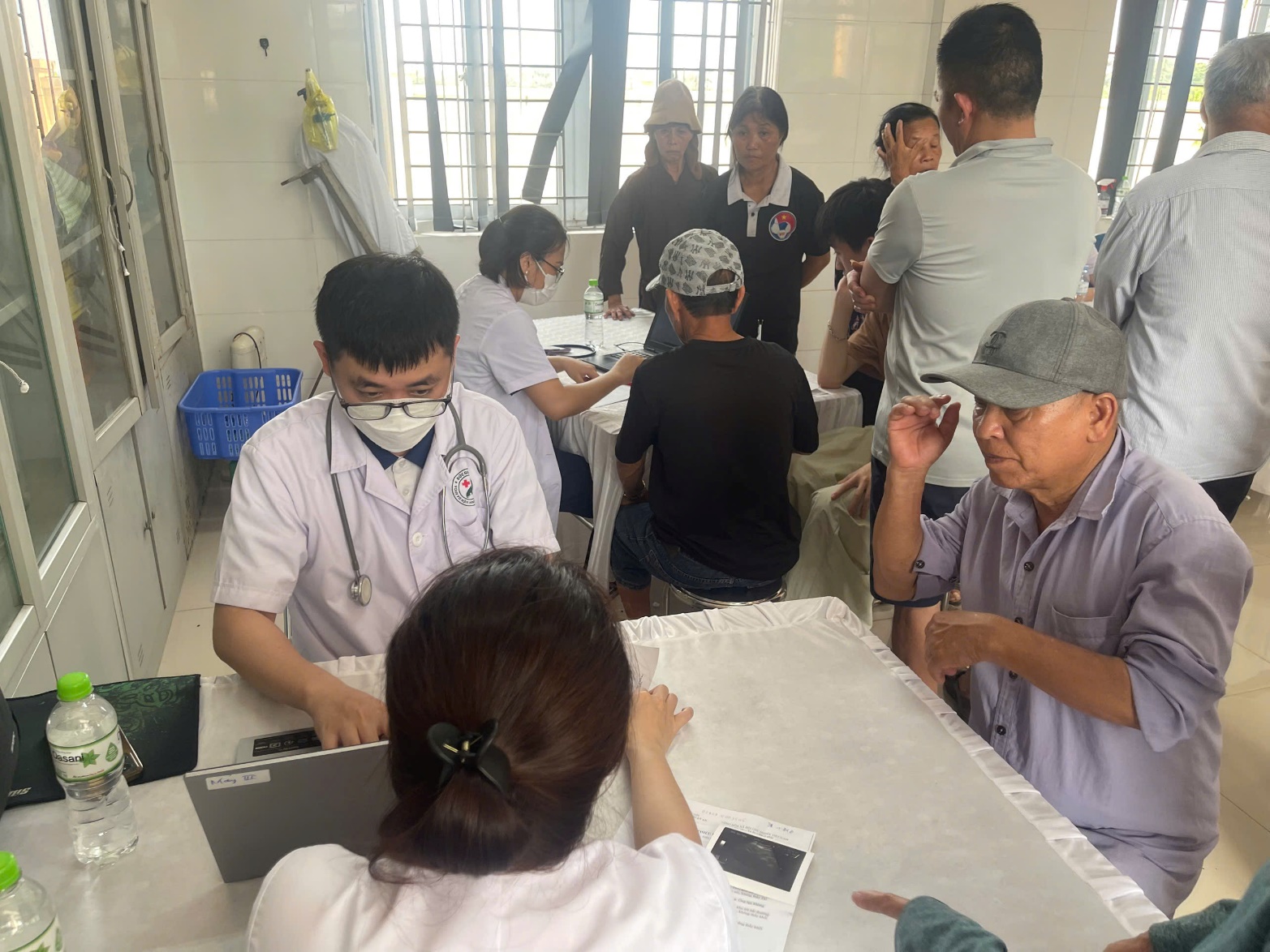 A group of people in a room  AI-generated content may be incorrect.