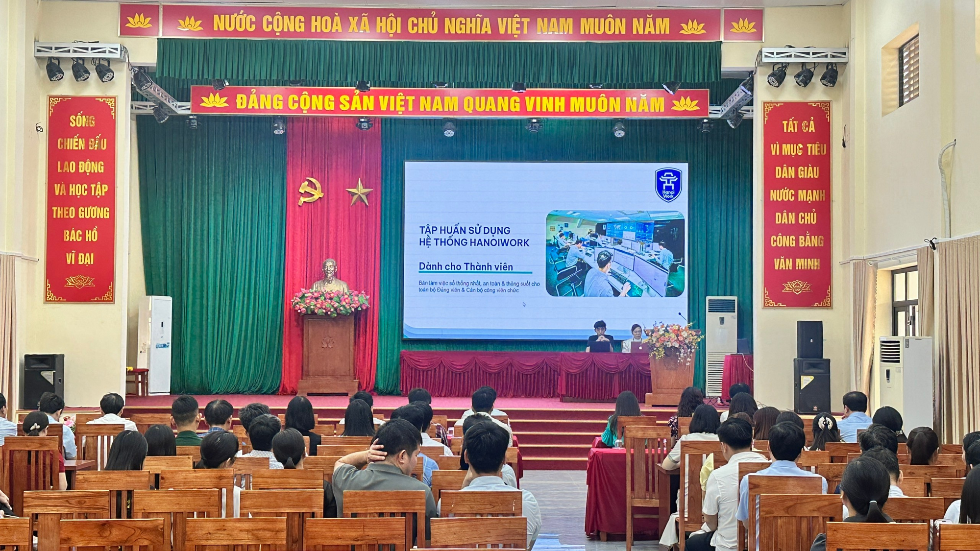 Xã Hồng Sơn tổ chức tập huấn sử dụng hệ thống Hanoiwork- Ảnh 2.