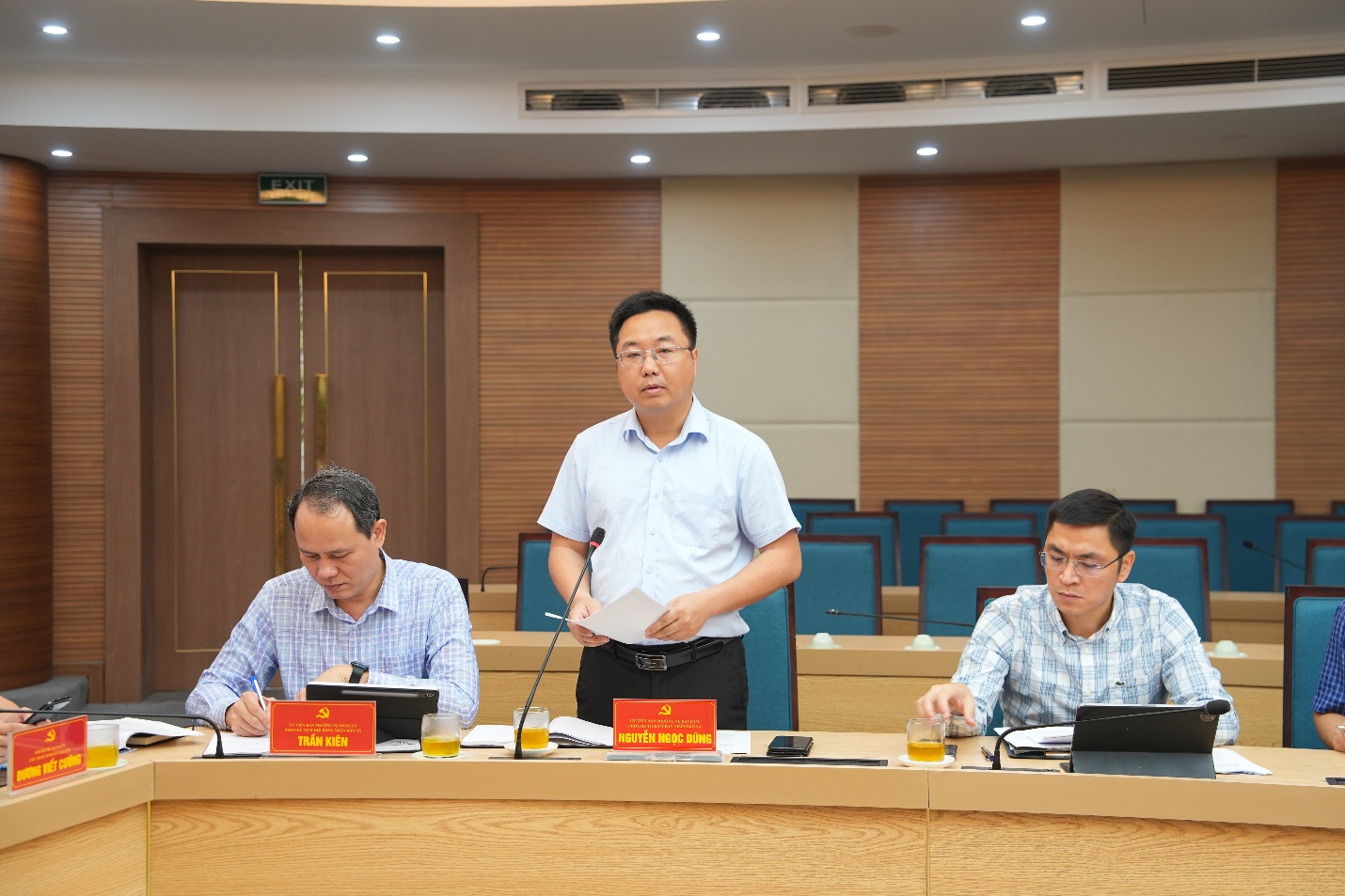 Đảng ủy xã Gia Lâm làm việc với UBND xã về kết quả thực hiện nhiệm vụ quý I, triển khai nhiệm vụ trọng tâm 9 tháng cuối năm 2026- Ảnh 2.