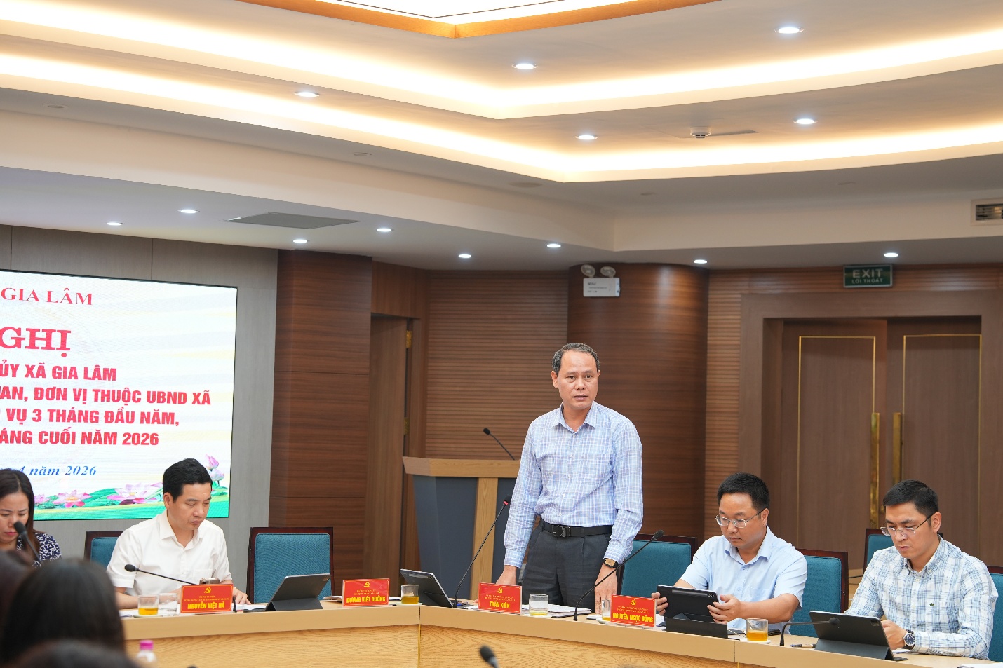 Đảng ủy xã Gia Lâm làm việc với UBND xã về kết quả thực hiện nhiệm vụ quý I, triển khai nhiệm vụ trọng tâm 9 tháng cuối năm 2026- Ảnh 6.