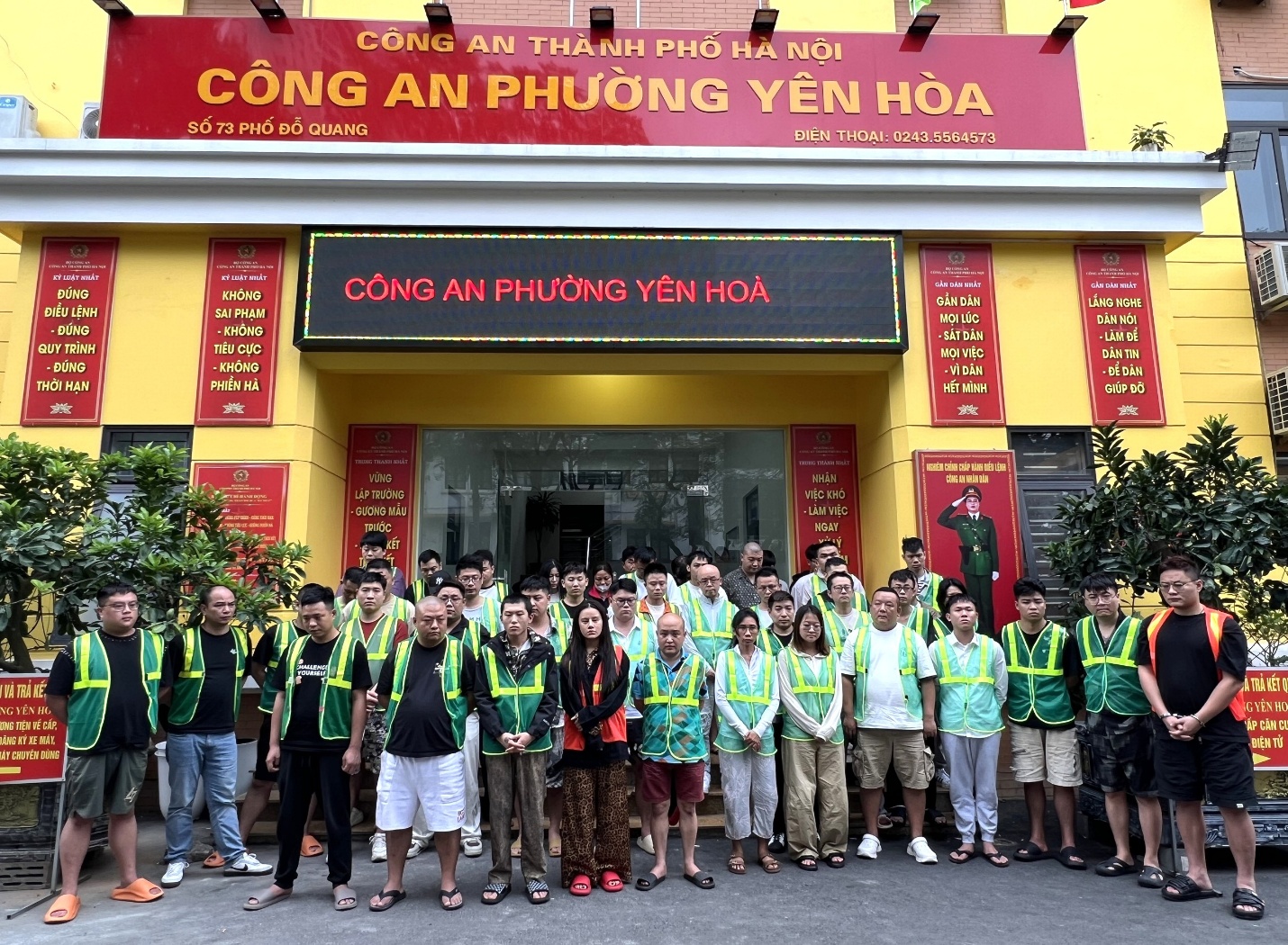 Công an phường Yên Hòa phối hợp triệt phá nhóm đối tượng lừa đảo công nghệ cao từ Campuchia di chuyển về Hà Nội hoạt động- Ảnh 1.