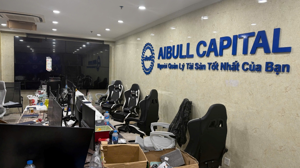 Công an phường Yên Hòa phối hợp triệt phá nhóm đối tượng lừa đảo công nghệ cao từ Campuchia di chuyển về Hà Nội hoạt động- Ảnh 2.