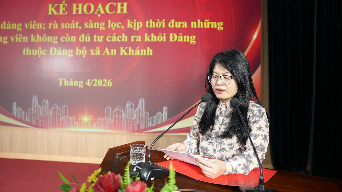 A person sitting at a podium with a microphone  AI-generated content may be incorrect.