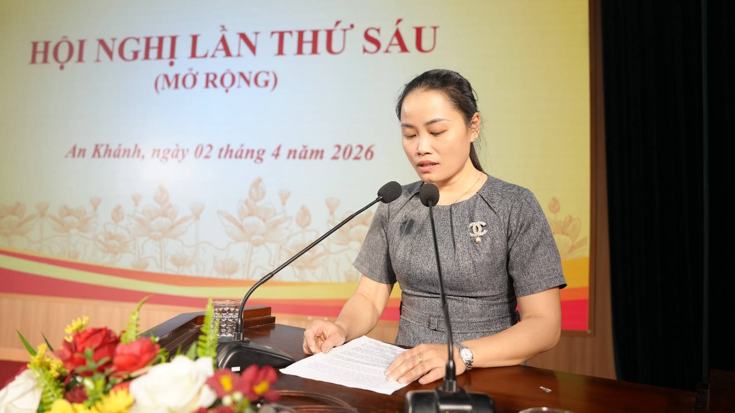 A person sitting at a desk with a microphone  AI-generated content may be incorrect.