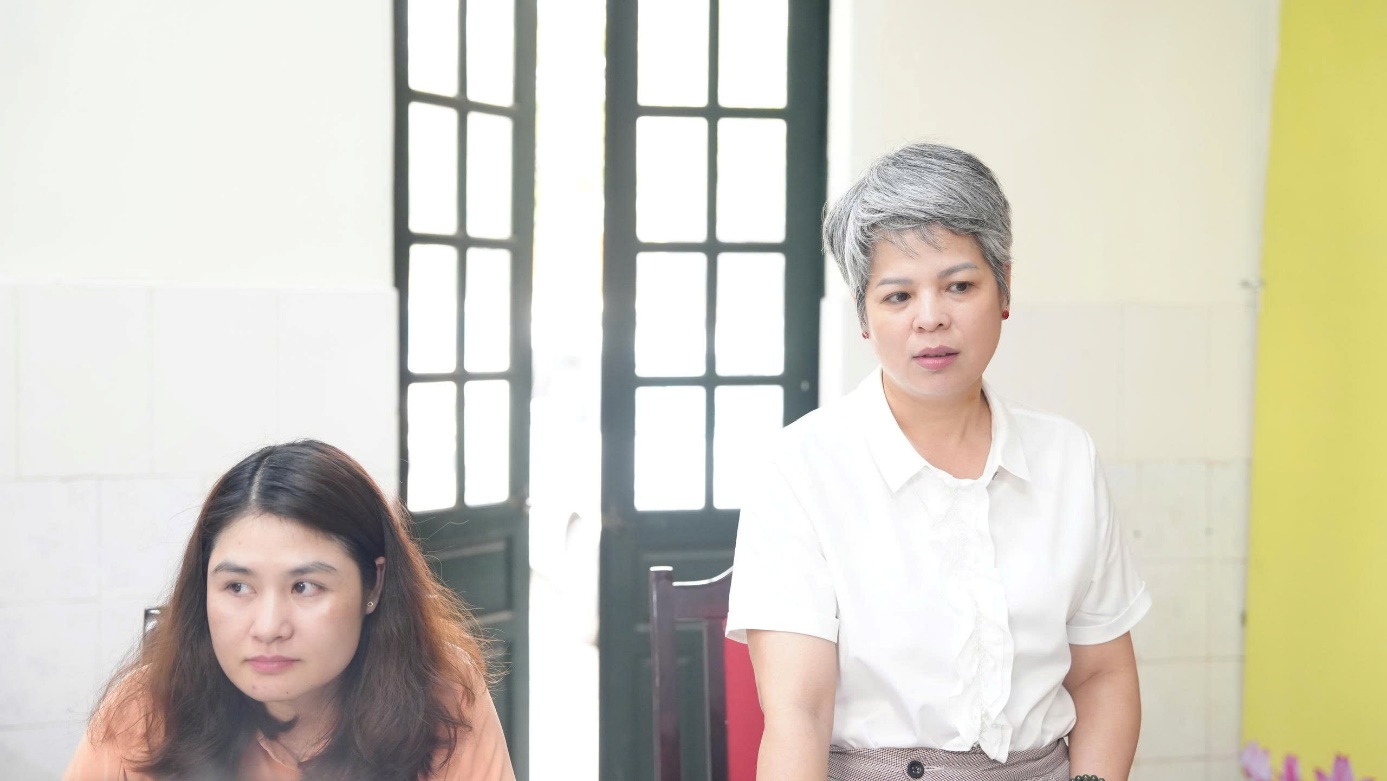 A group of women sitting in a room  AI-generated content may be incorrect.