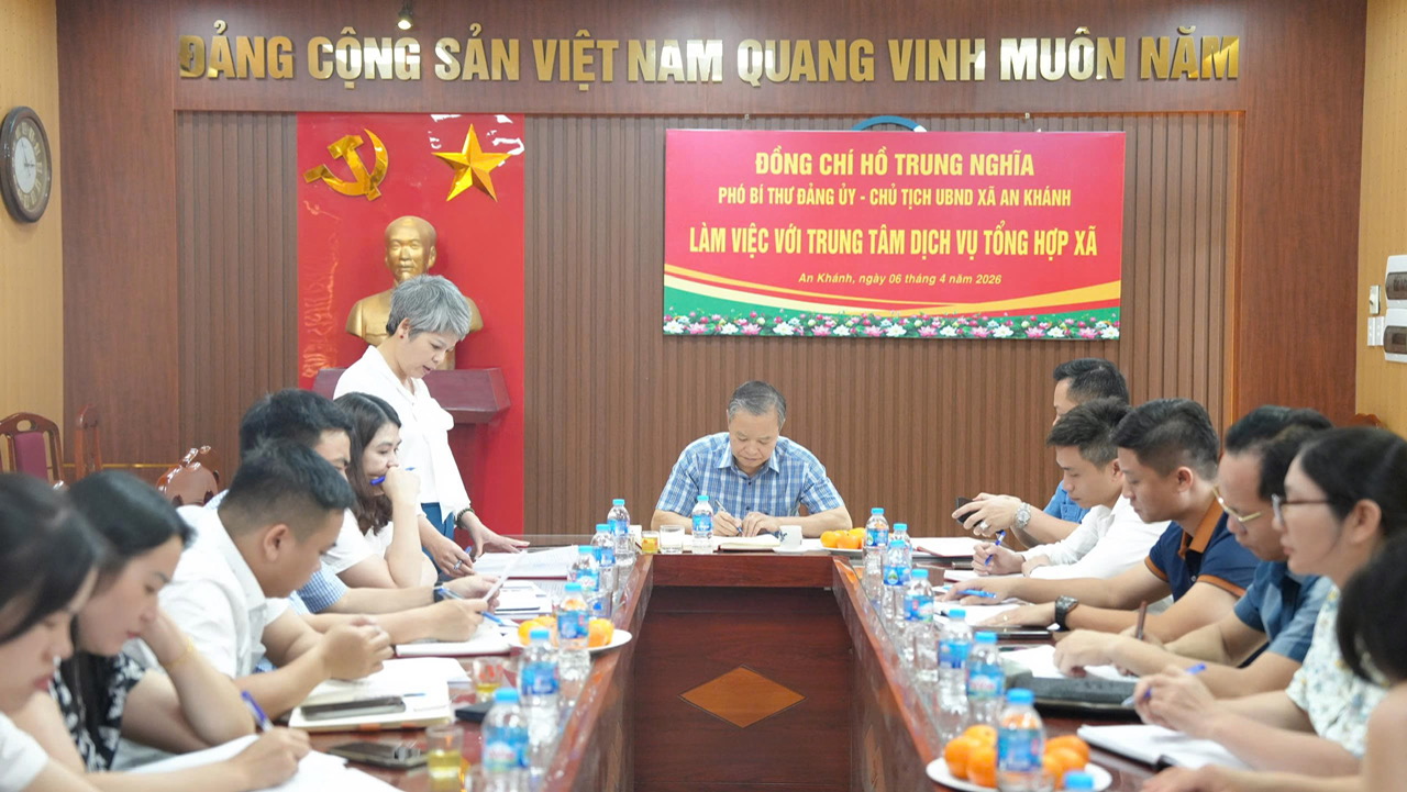 A group of people sitting at a table  AI-generated content may be incorrect.