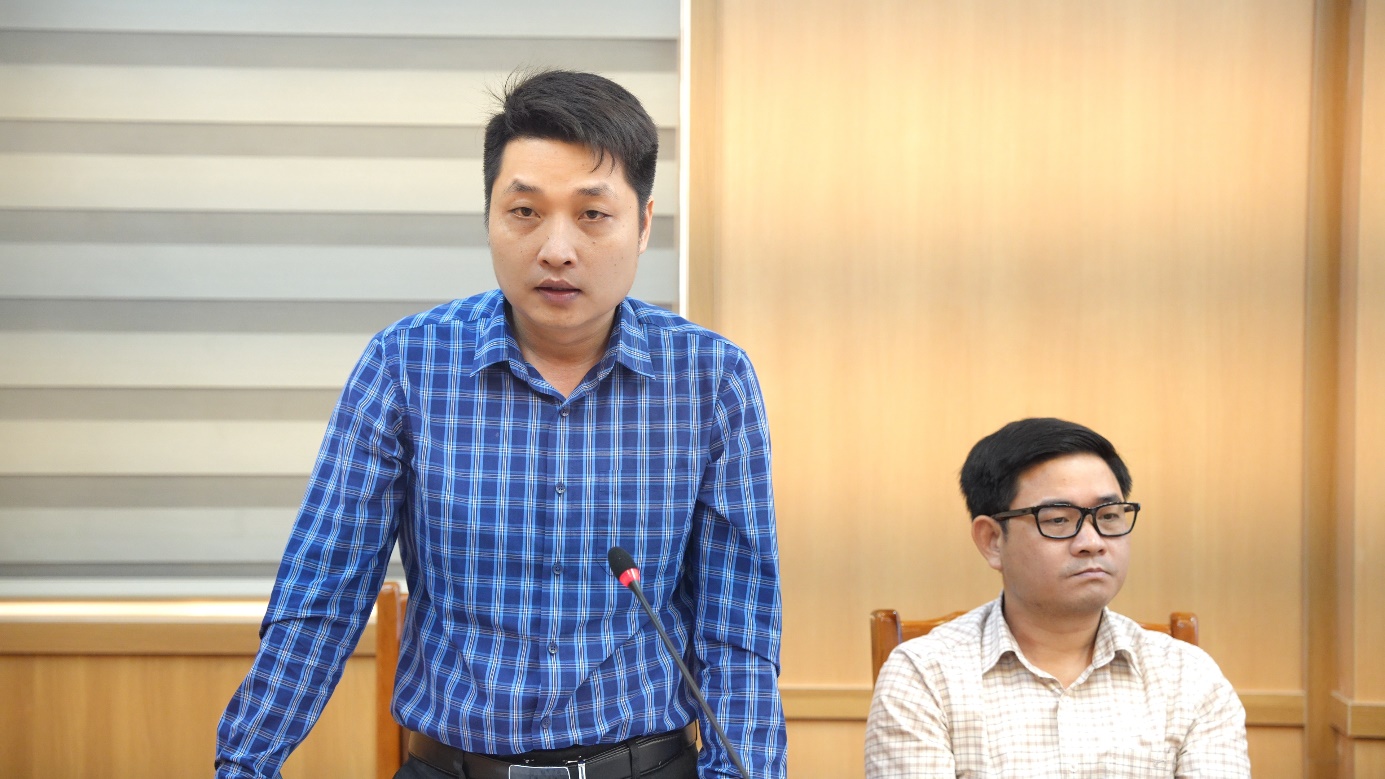 A person in a blue shirt  AI-generated content may be incorrect.