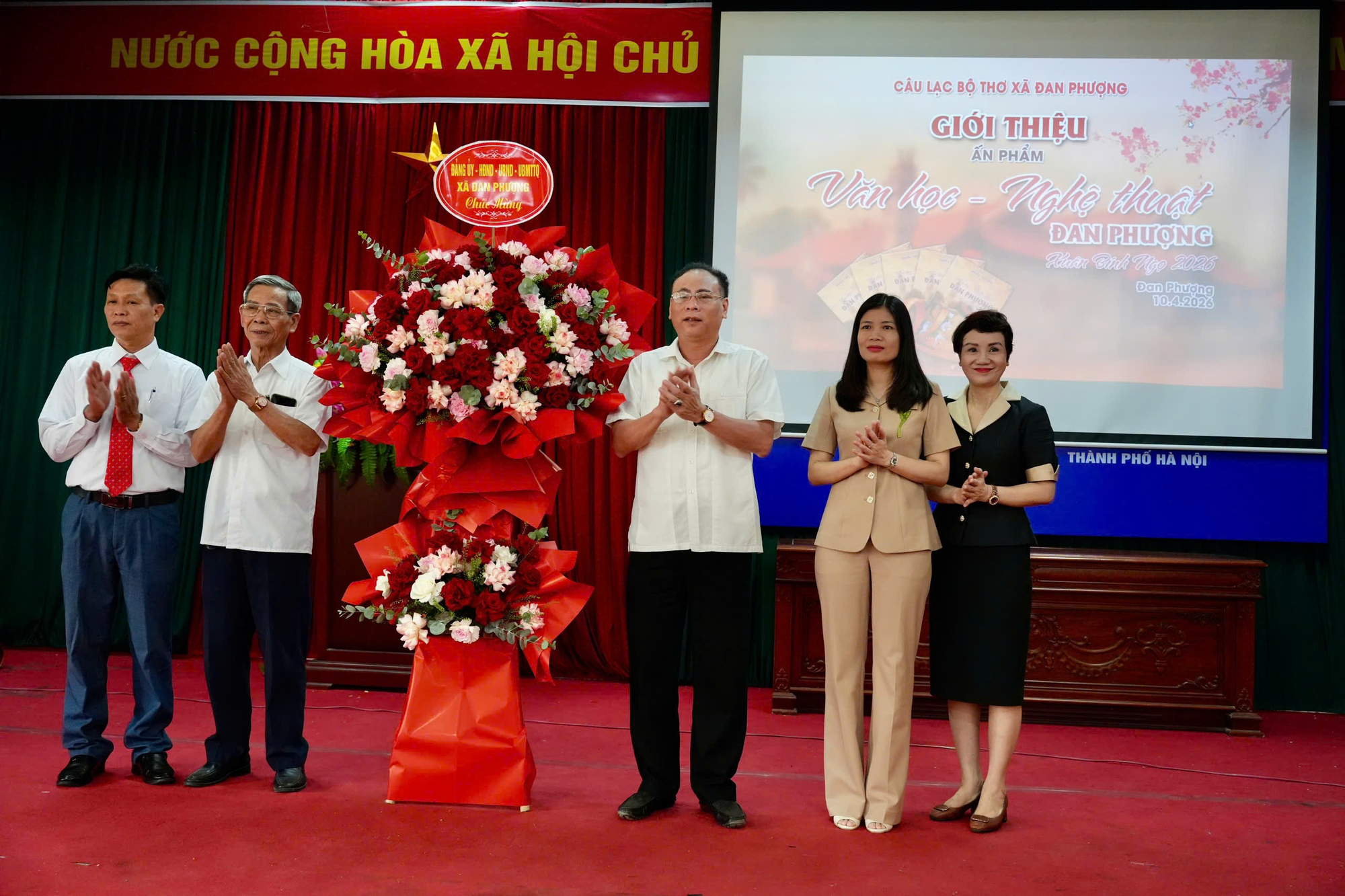 Câu lạc bộ Thơ xã Đan Phượng giới thiệu ấn phẩm Văn học Nghệ thuật Đan Phượng Xuân Bính Ngọ 2026.- Ảnh 1.