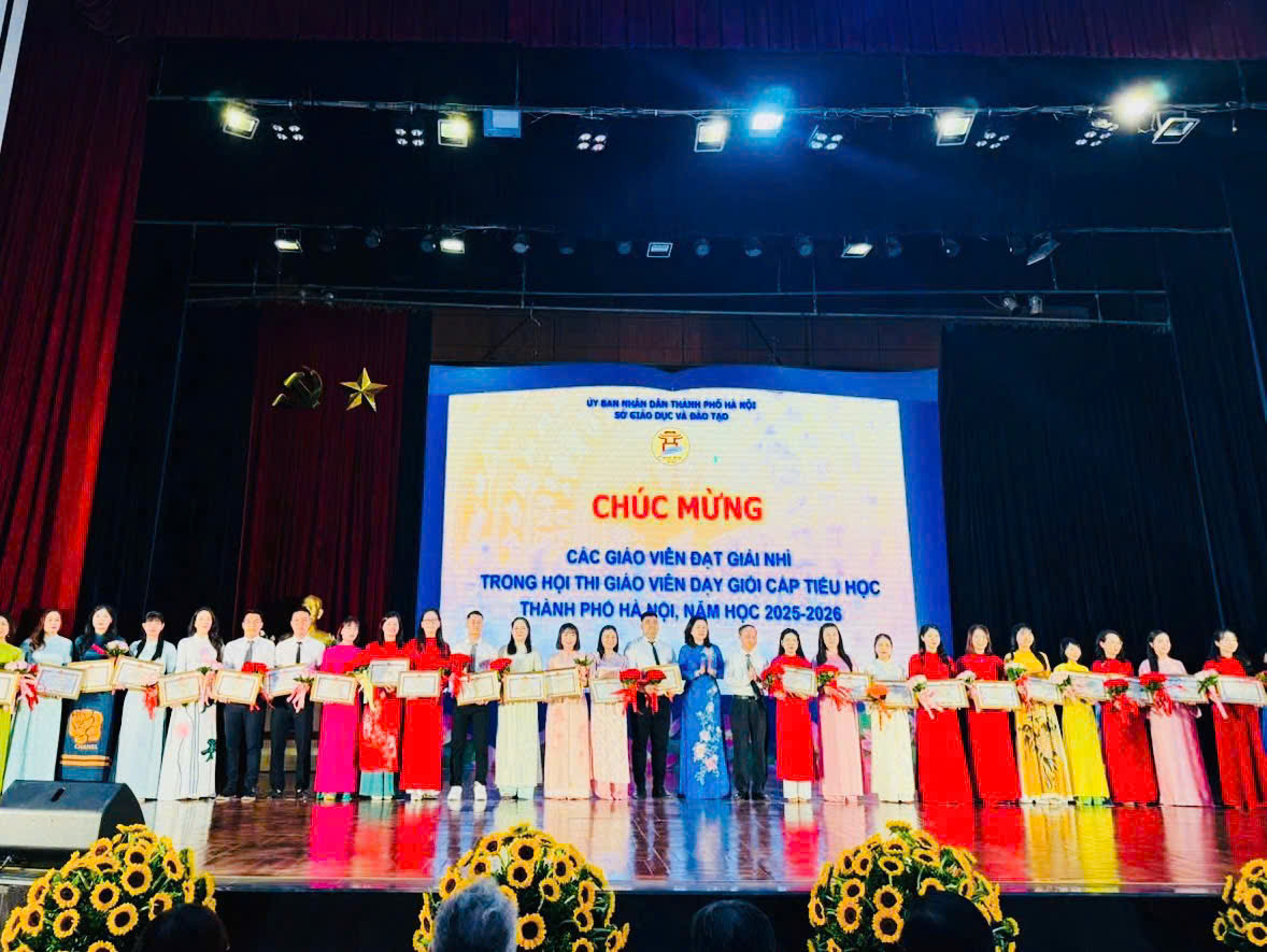 Thầy giáo Vũ Toàn Trung - Giáo viên dạy môn giáo dục thể chất trường Tiểu học Thủy Xuân Tiên xuất sắc giành giải nhì hội thi giáo viên dạy giỏi cấp tiểu học thành phố Hà Nội- Ảnh 1.