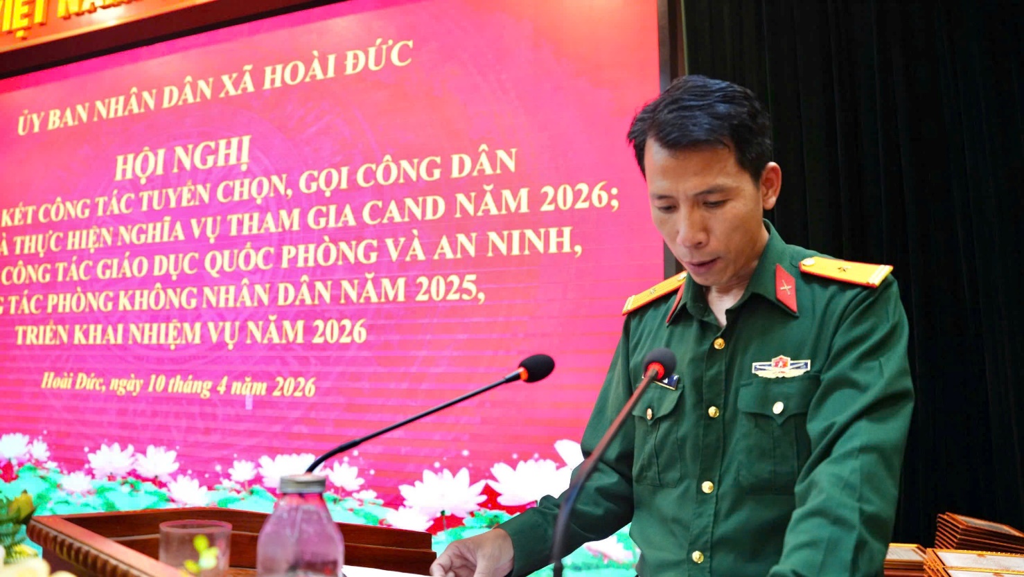 Hoài Đức khen thưởng 13 tập thể và 45 cá nhân có thành tích trong công tác tuyển chọn, gọi công dân nhập ngũ, thực hiện nghĩa vụ tham gia Công an nhân dân và trong công tác Giáo dục Quốc phòng - An ninh năm 2026- Ảnh 3.