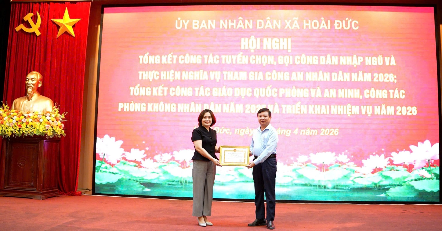 Hoài Đức khen thưởng 13 tập thể và 45 cá nhân có thành tích trong công tác tuyển chọn, gọi công dân nhập ngũ, thực hiện nghĩa vụ tham gia Công an nhân dân và trong công tác Giáo dục Quốc phòng - An ninh năm 2026- Ảnh 7.