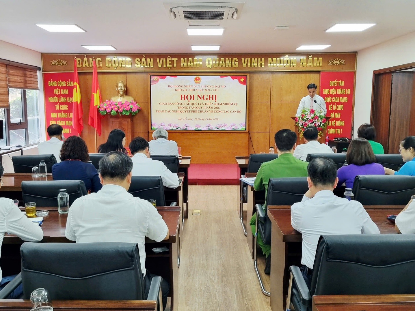 HĐND phường Đại Mỗ giao ban công tác quý I, triển khai nhiệm vụ quý II năm 2026 và Trao các Nghị quyết về công tác cán bộ- Ảnh 1.