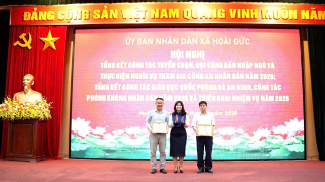 Hoài Đức khen thưởng 13 tập thể và 45 cá nhân có thành tích trong công tác tuyển chọn, gọi công dân nhập ngũ, thực hiện nghĩa vụ tham gia Công an nhân dân và trong công tác Giáo dục Quốc phòng - An ninh năm 2026- Ảnh 12.