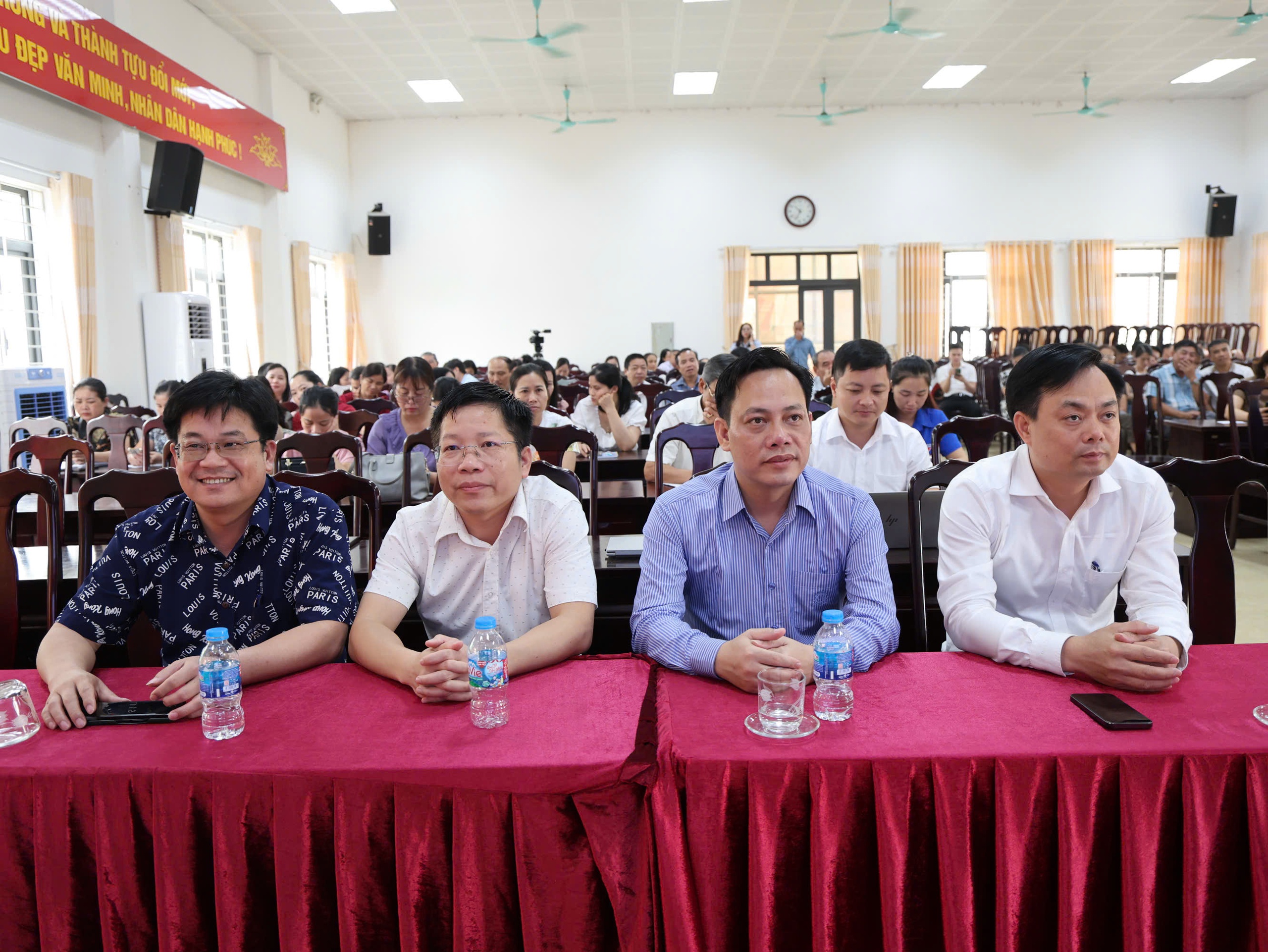 Tam Hưng: Quán triệt, triển khai, hưởng ứng và ký cam kết thực hiện Chỉ thị 09/CT-TU: Tạo chuyển biến mạnh về kỷ luật, kỷ cương và trách nhiệm công vụ- Ảnh 5.