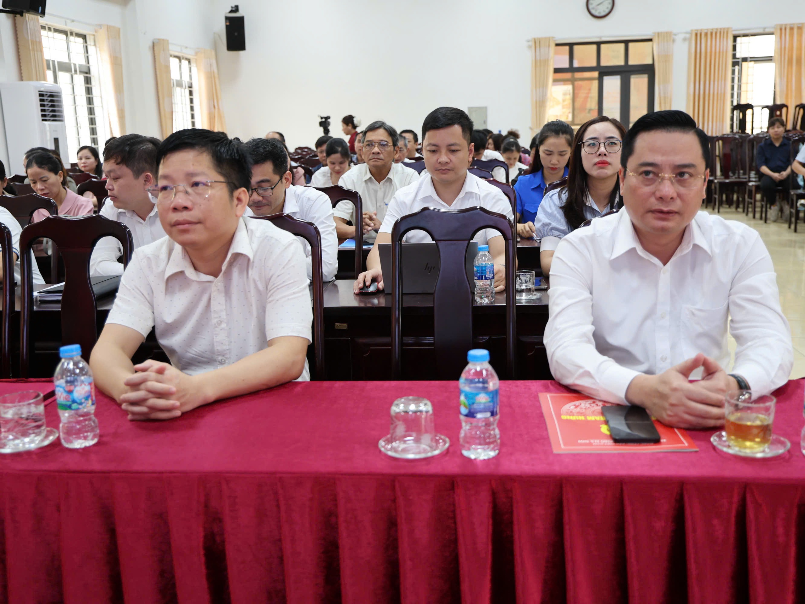 Tam Hưng: Quán triệt, triển khai, hưởng ứng và ký cam kết thực hiện Chỉ thị 09/CT-TU: Tạo chuyển biến mạnh về kỷ luật, kỷ cương và trách nhiệm công vụ- Ảnh 9.