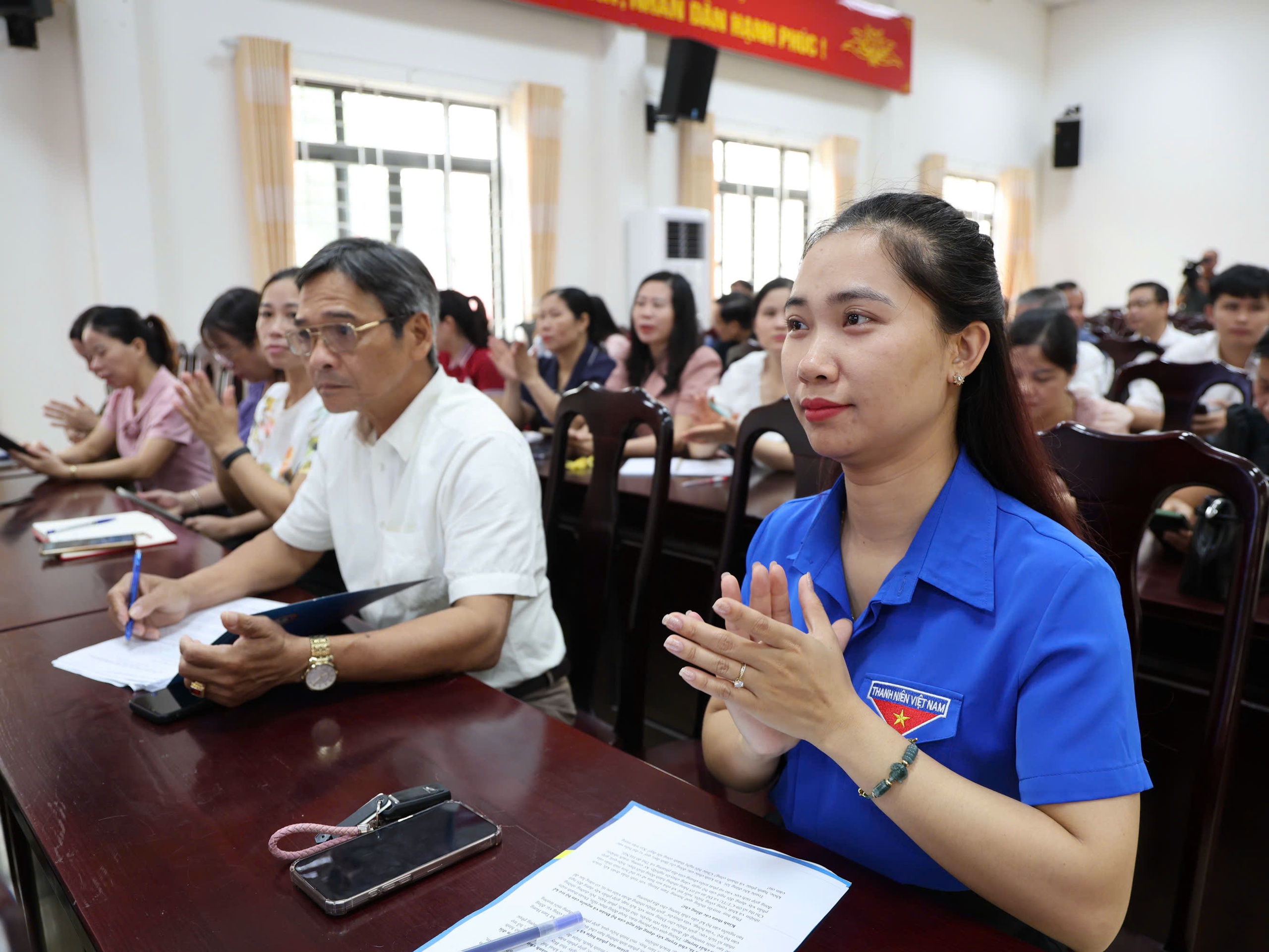 Tam Hưng: Quán triệt, triển khai, hưởng ứng và ký cam kết thực hiện Chỉ thị 09/CT-TU: Tạo chuyển biến mạnh về kỷ luật, kỷ cương và trách nhiệm công vụ- Ảnh 15.