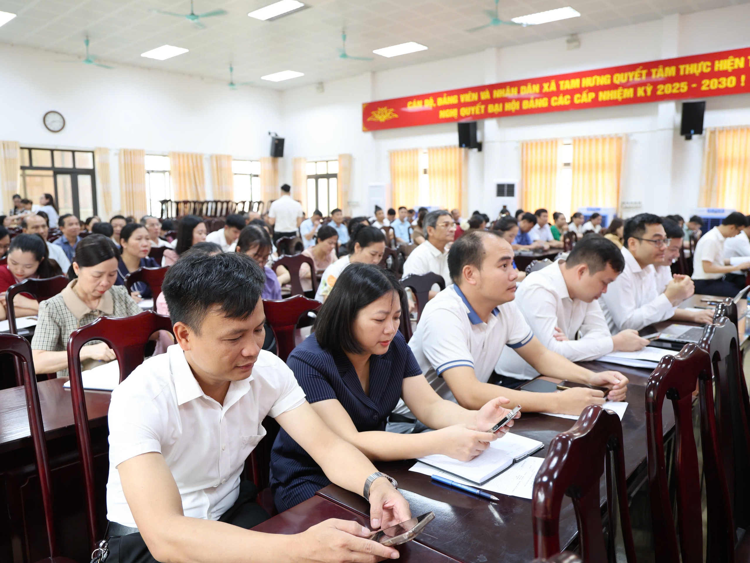 Tam Hưng: Quán triệt, triển khai, hưởng ứng và ký cam kết thực hiện Chỉ thị 09/CT-TU: Tạo chuyển biến mạnh về kỷ luật, kỷ cương và trách nhiệm công vụ- Ảnh 12.