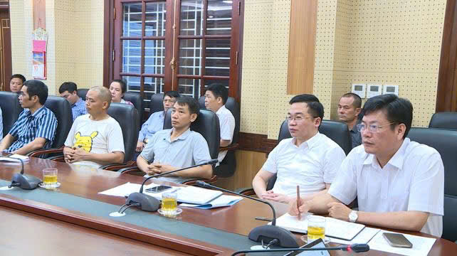 UBND xã Phúc Thọ làm việc với các hộ vi phạm trên đất nông nghiệp và hành lang giao thông thuộc Tỉnh lộ 418 và Quốc lộ 32- Ảnh 5.