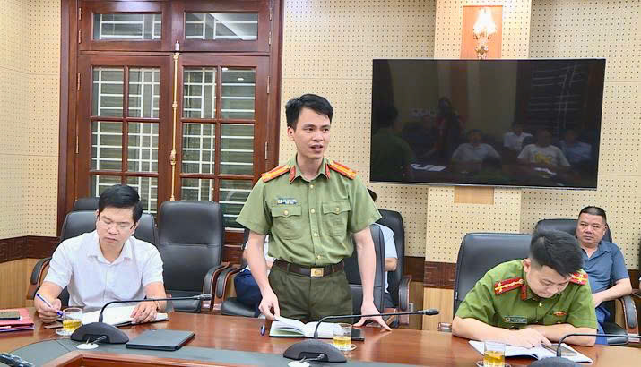 UBND xã Phúc Thọ làm việc với các hộ vi phạm trên đất nông nghiệp và hành lang giao thông thuộc Tỉnh lộ 418 và Quốc lộ 32- Ảnh 6.