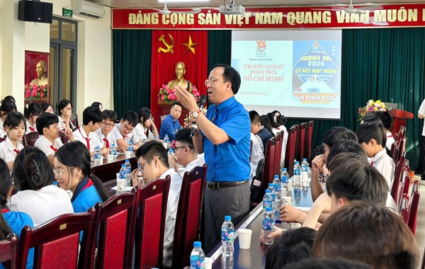 Trường THCS Linh Đàm tổ chức lớp cảm tình Đoàn cho học sinh khối 9 - Thắp sáng lý tưởng tuổi 15- Ảnh 4.