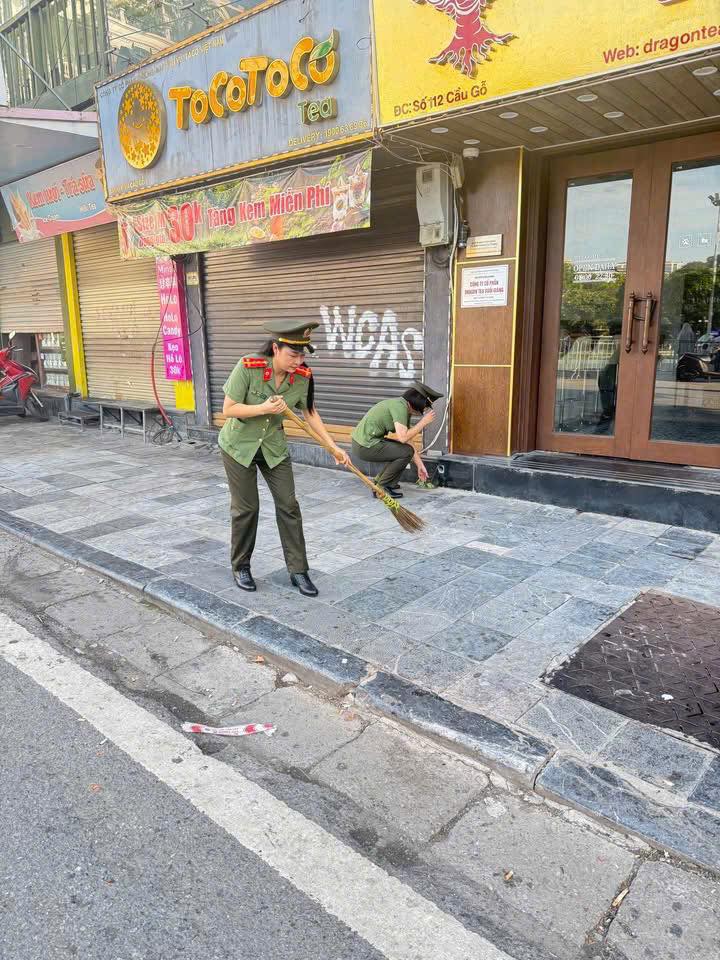 Tuổi trẻ phường Hoàn Kiếm ra quân đội hình “Vì Hoàn Kiếm xanh” chào mừng Đại hội đại biểu Hội LHTN Việt Nam phường Hoàn Kiếm lần thứ I- Ảnh 2.