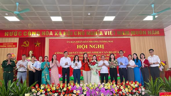 Phường Tương Mai tổ chức Hội nghị công bố Quyết định bổ nhiệm cán bộ quản lý- Ảnh 1.