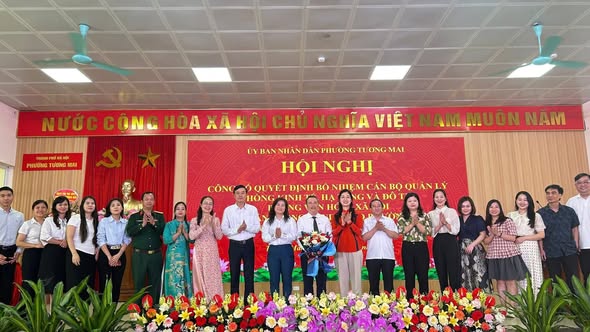 Phường Tương Mai tổ chức Hội nghị công bố Quyết định bổ nhiệm cán bộ quản lý- Ảnh 2.