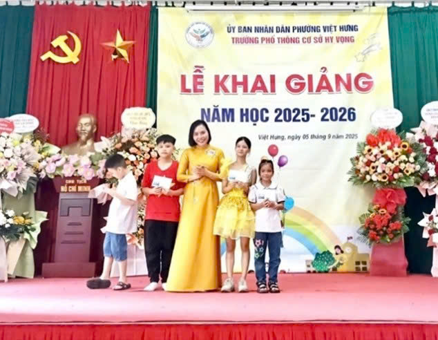 Cô giáo Mai Hương - người gieo Hy vọng cho trẻ em khiếm khuyết ở Việt Hưng.- Ảnh 1.