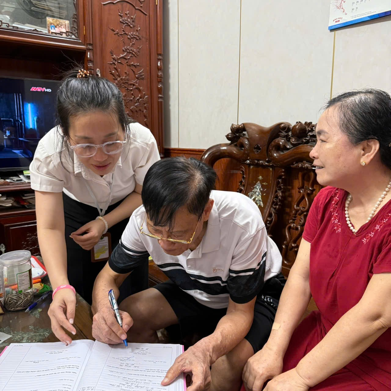 Chuyến công tác sau giờ hành chính và món quà hạnh phúc tuổi xế chiều- Ảnh 1.