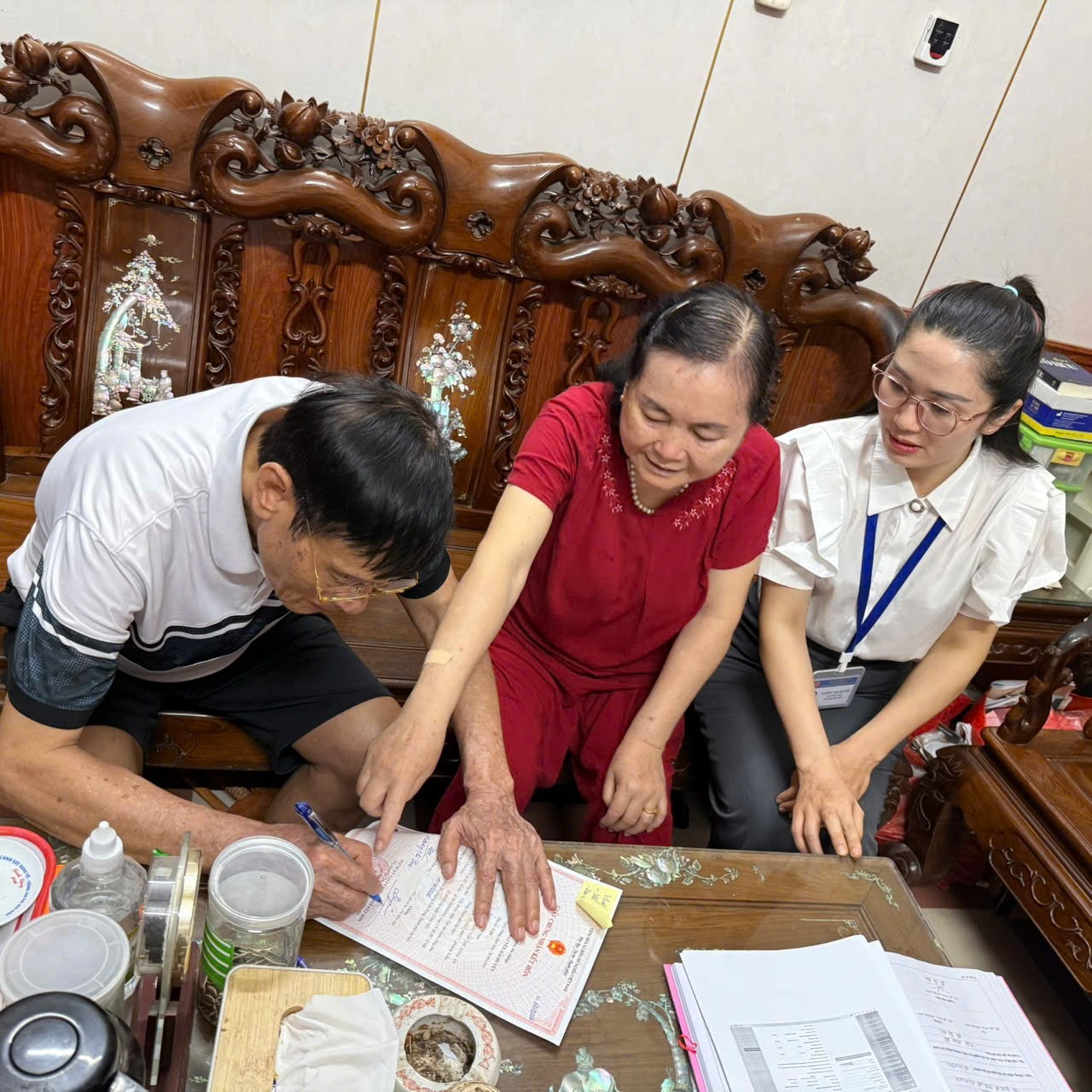 Chuyến công tác sau giờ hành chính và món quà hạnh phúc tuổi xế chiều- Ảnh 2.