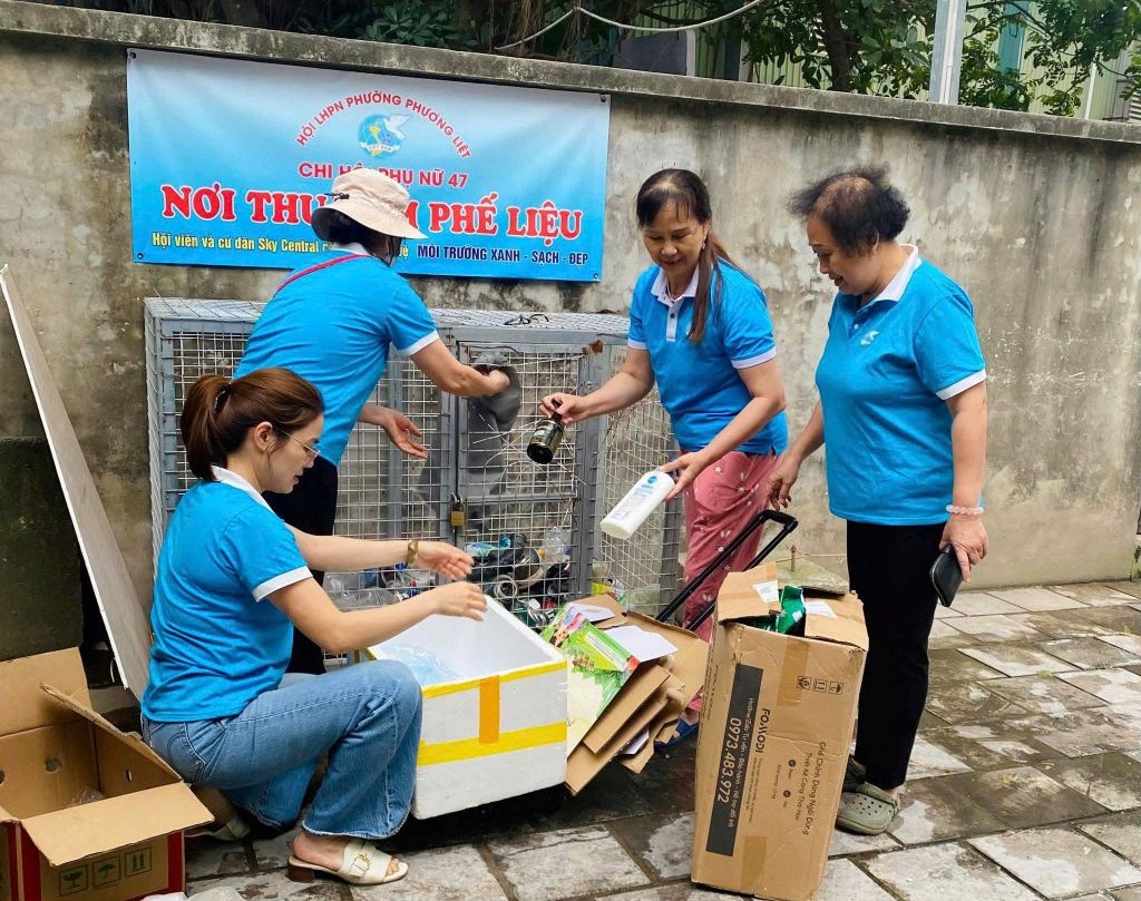 Phương Liệt: Siết chặt kỷ cương quản lý biển hiệu, biển quảng cáo, tạo diện mạo đô thị văn minh chào mừng kỷ niệm 30/4 và 1/5- Ảnh 6.