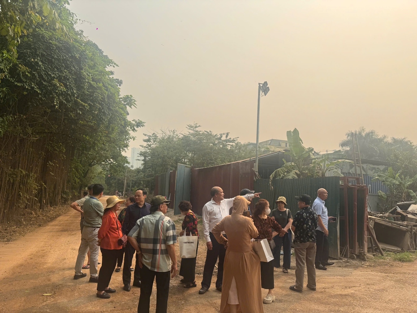 Bà con khu dân cư 354 (TDP số 12 YH) đồng thuận chủ trương GPMB phục vụ dự án đường Vành đai 2,5- Ảnh 1.