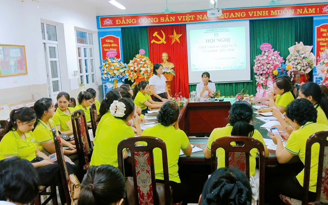 Cô giáo Hoàng Thị Phương – Người “Thuyền trưởng” của trường Mầm Non Giang Biên với những đột phá trong công tác lãnh đạo, chỉ đạo.