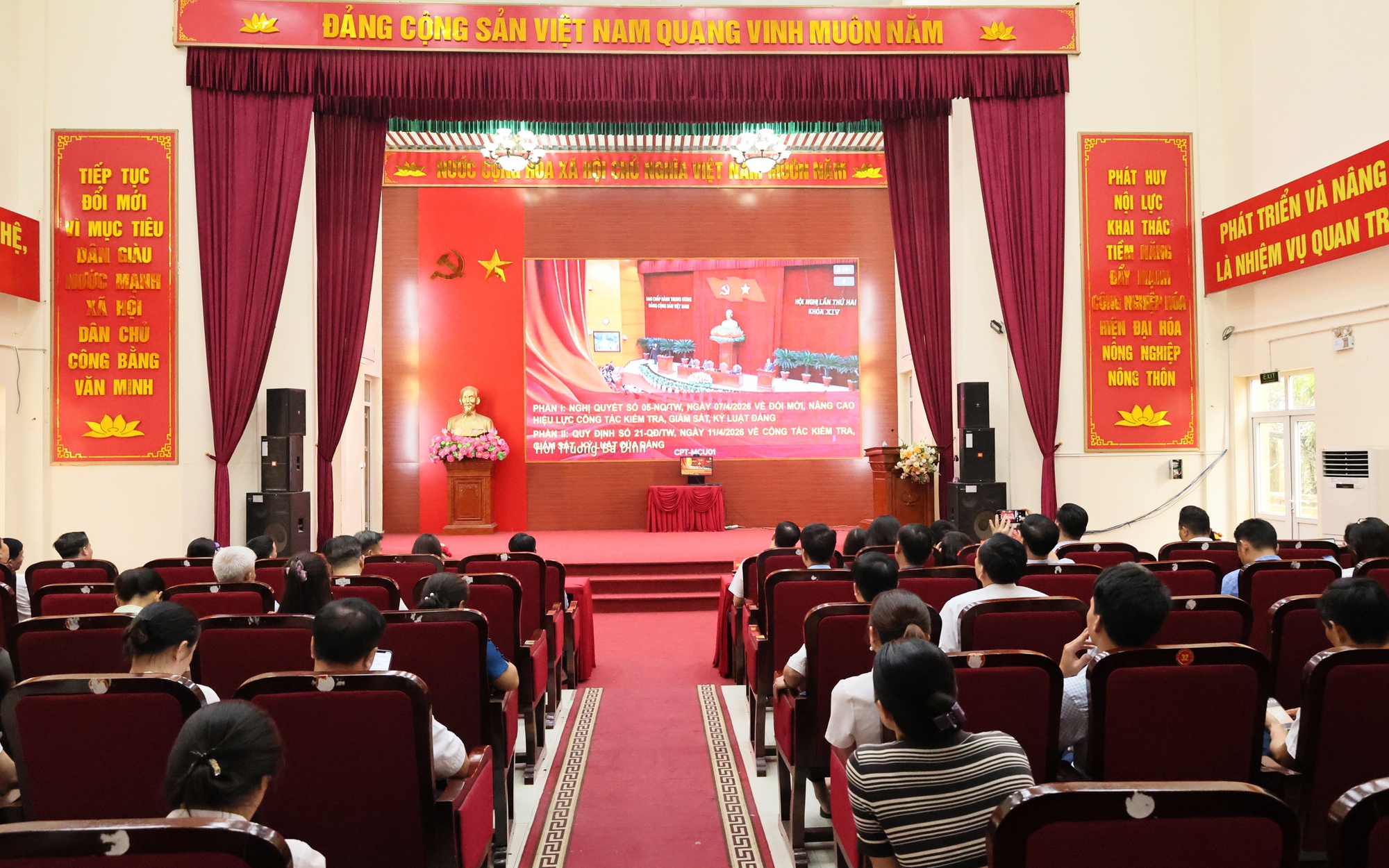 Một số hình ảnh xã Quảng Bị tiếp sóng Hội nghị toàn quốc nghiên cứu, học tập, quán triệt và triển khai thực hiện Nghị quyết Hội nghị lần thứ hai Ban Chấp hành Trung ương Đảng khóa XIV