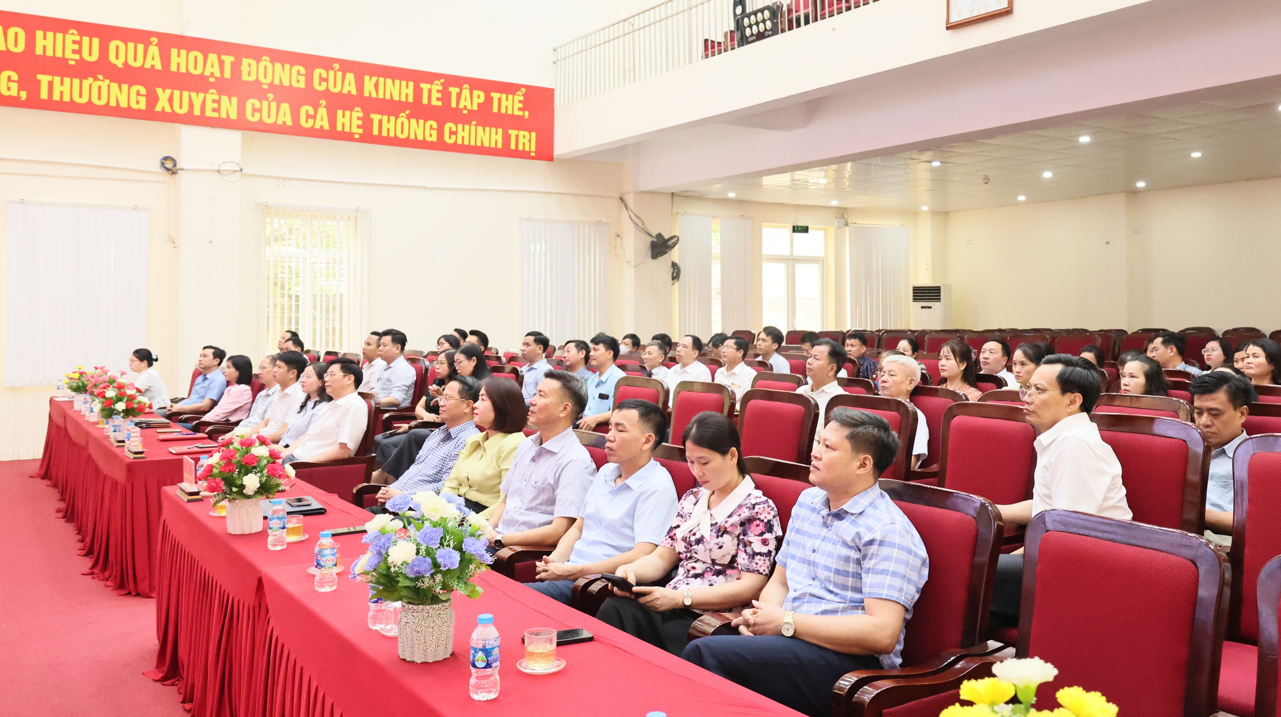 Một số hình ảnh xã Quảng Bị tiếp sóng Hội nghị toàn quốc nghiên cứu, học tập, quán triệt và triển khai thực hiện Nghị quyết Hội nghị lần thứ hai Ban Chấp hành Trung ương Đảng khóa XIV- Ảnh 2.