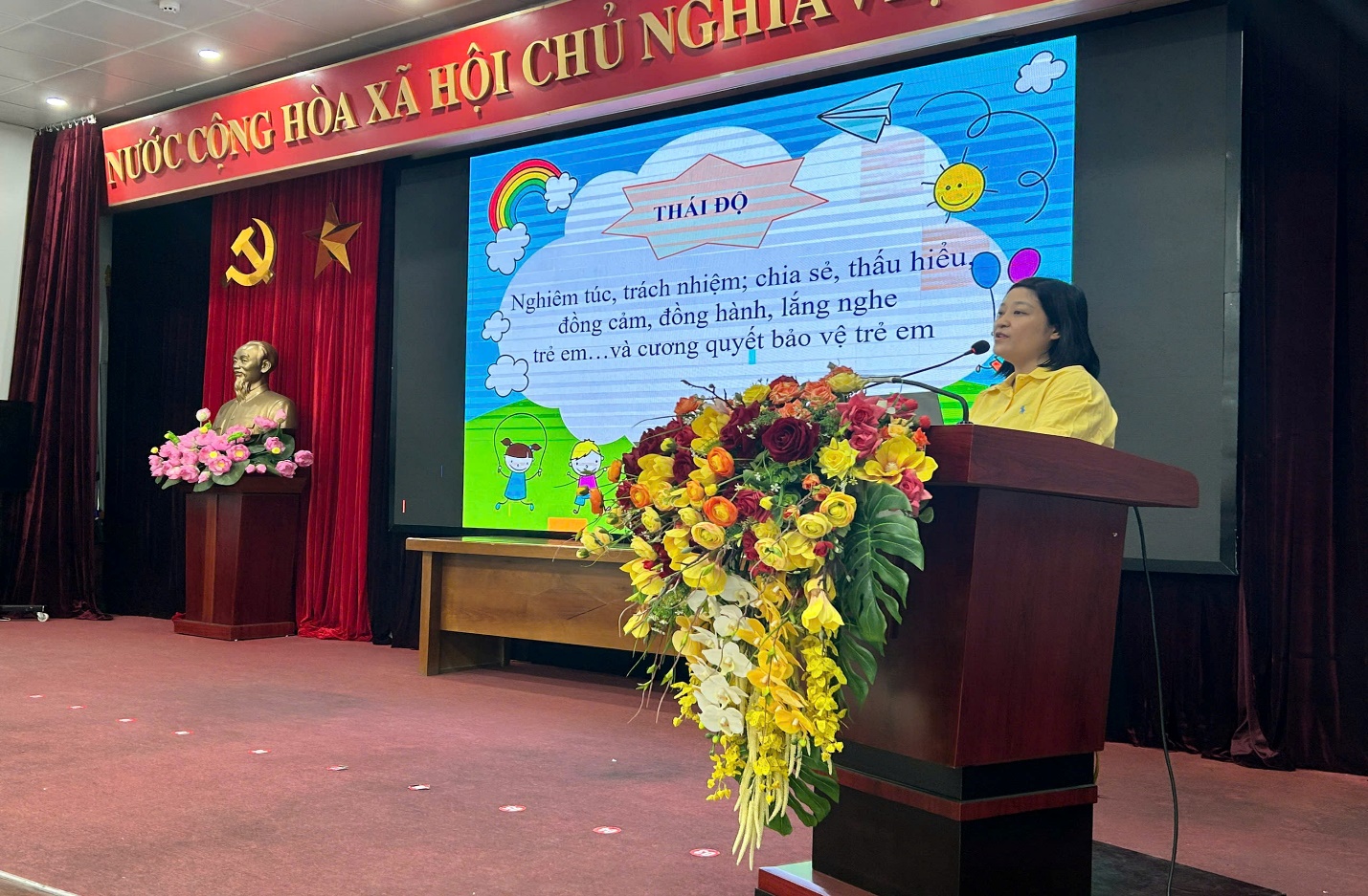 Phường Yên Hòa tổ chức Hội nghị tập huấn, giao nhiệm vụ cho mạng lưới cộng tác viên bảo vệ và chăm sóc trẻ em năm 2026- Ảnh 1.