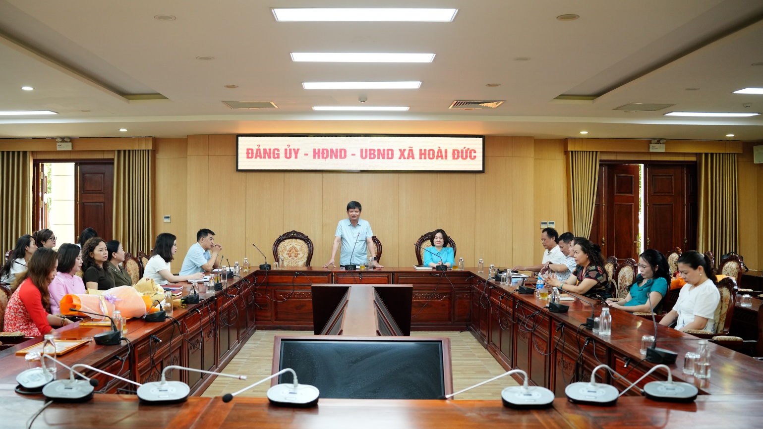 Hoài Đức tôn vinh các tập thể, cá nhân đạt thành tích xuất sắc tại Hội thi giáo viên dạy giỏi Tiểu học cấp thành phố- Ảnh 1.