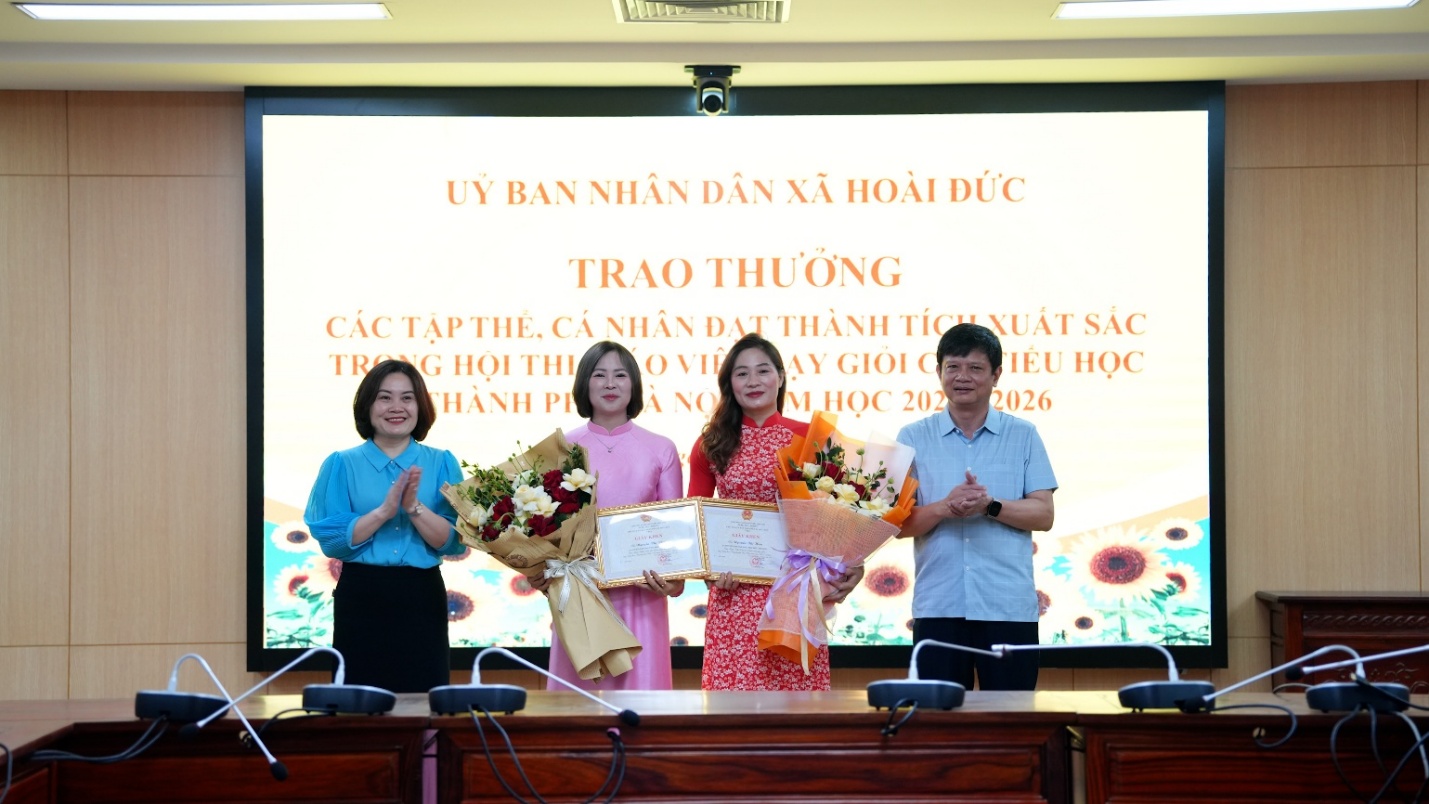 Hoài Đức tôn vinh các tập thể, cá nhân đạt thành tích xuất sắc tại Hội thi giáo viên dạy giỏi Tiểu học cấp thành phố- Ảnh 2.